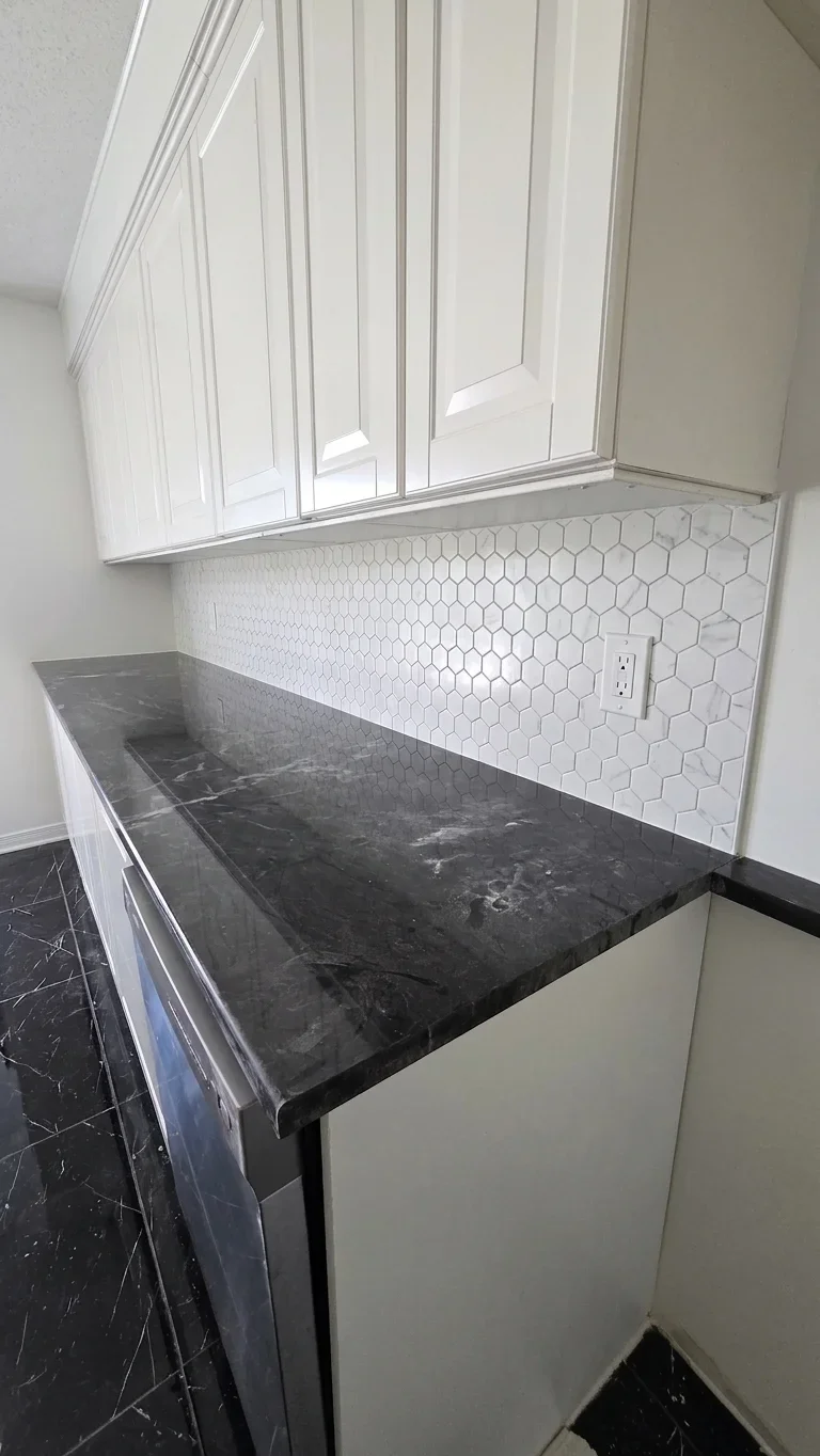Backsplash installation — photo 3