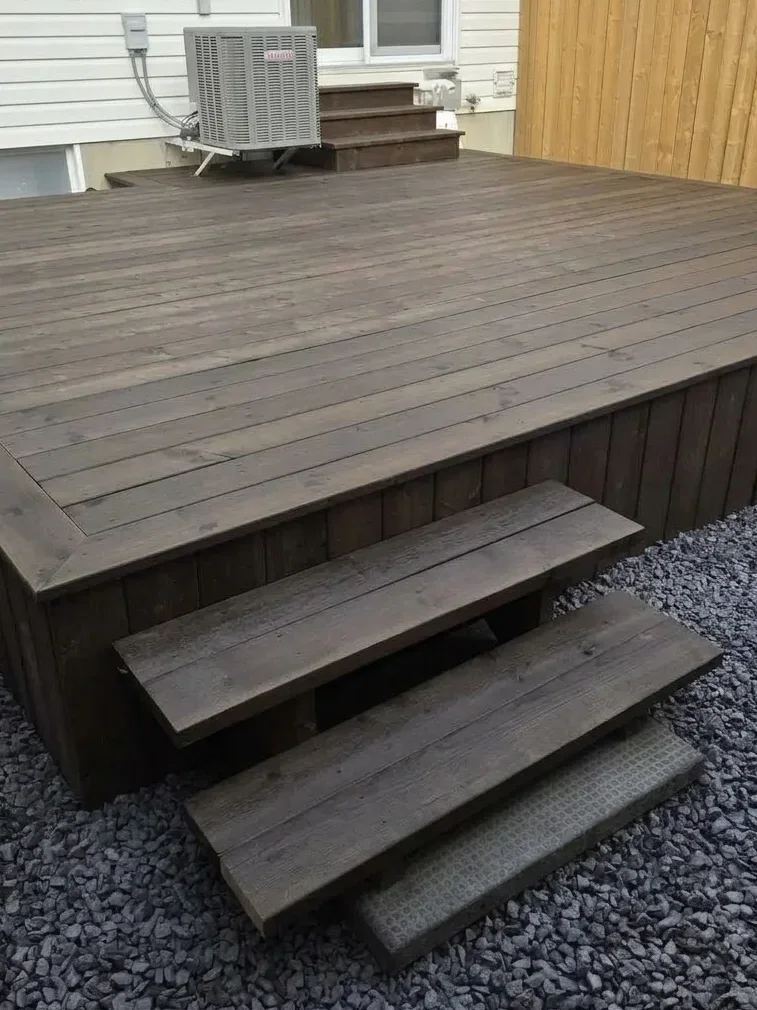 Floating deck with gravel around — photo 3