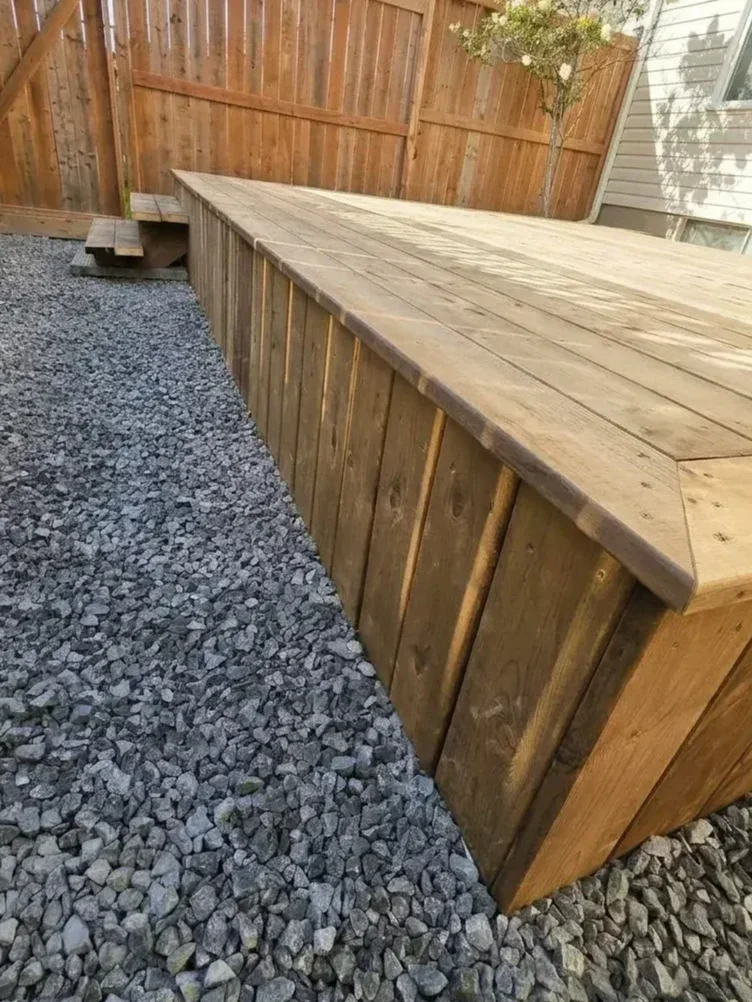 Floating deck with gravel around — photo 4