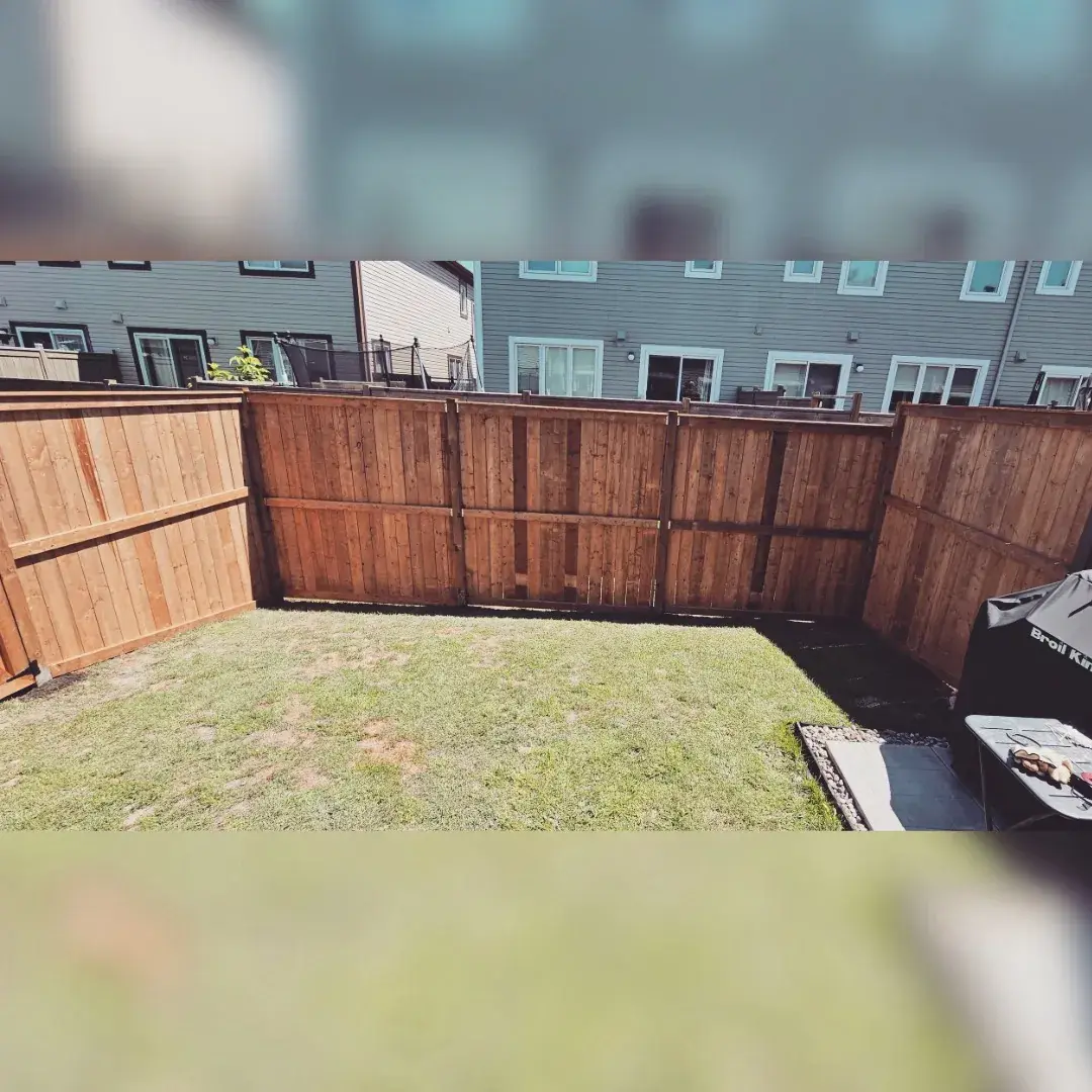 Backyard privacy fence with gate in Barrhaven — photo 2
